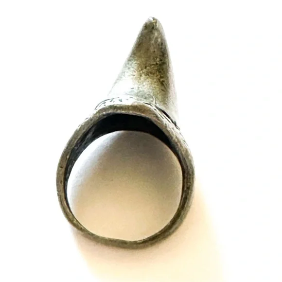 Large Unique Vintage Pewter Claw Horn Shaped Ring 11